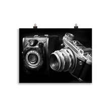Load image into Gallery viewer, Old camera
