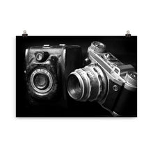 Load image into Gallery viewer, Old camera