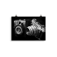 Load image into Gallery viewer, Old camera
