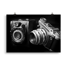 Load image into Gallery viewer, Old camera
